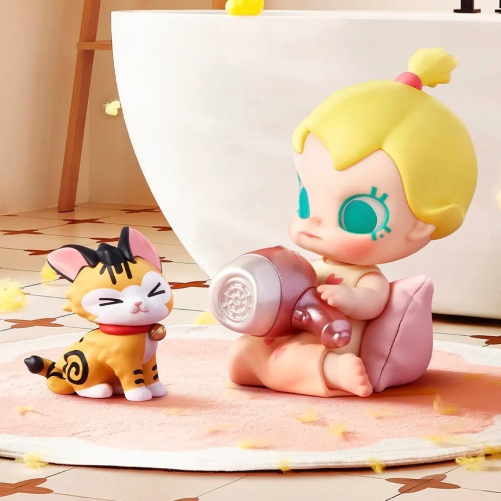 Baby Molly and Tabby Figure - Face the Storm